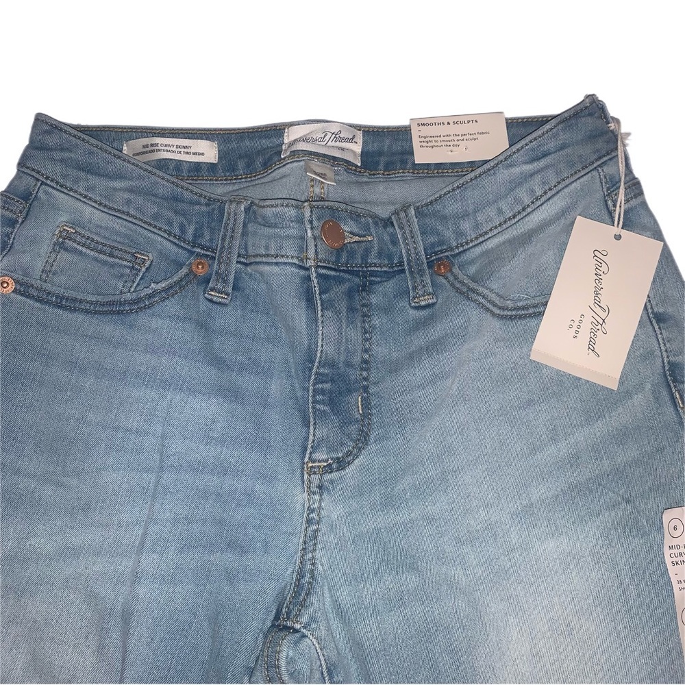 Universal Thread Women's Mid Rise Curvy Skinny Jeans  Size 6Short. NWT